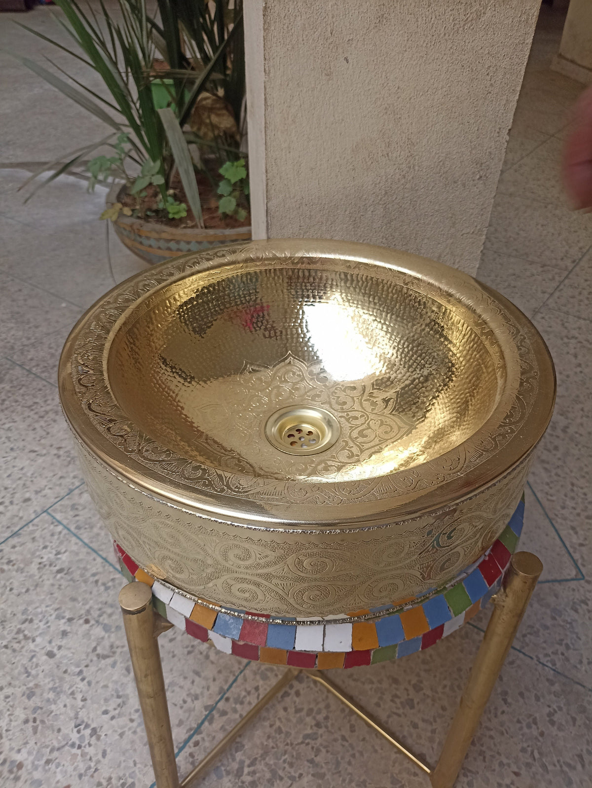 Évier en laiton avec détails floraux fait main - Évier marocain en laiton - Évier de cuisine couleur or - Évier de Maroc