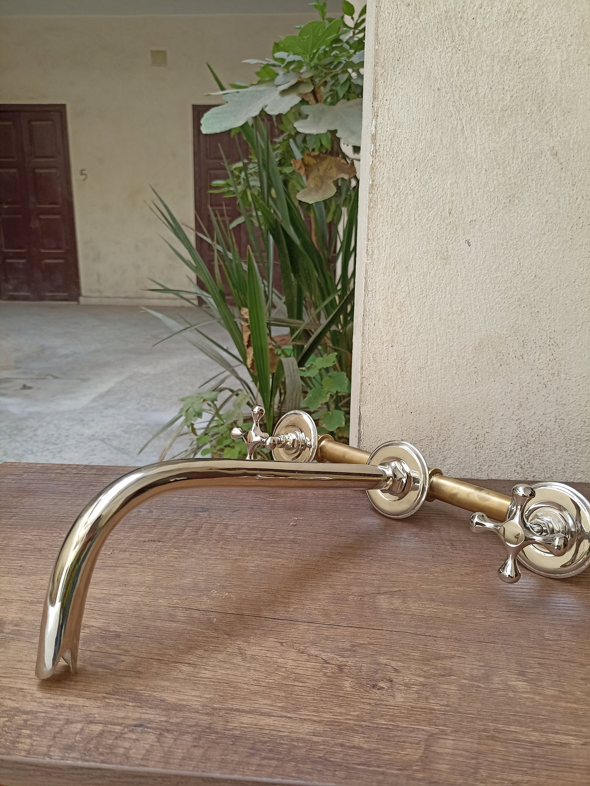 Classic Silver Wall Mounted Bathroom Faucets with Hot and Cold Mixer Valve