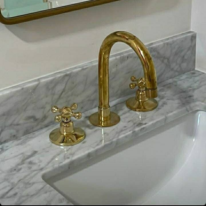 Unlacquered Solid Brass Widespread kitchen-Bathroom Faucet 3 Hole Two Handle Deck Mounted Bath Faucet