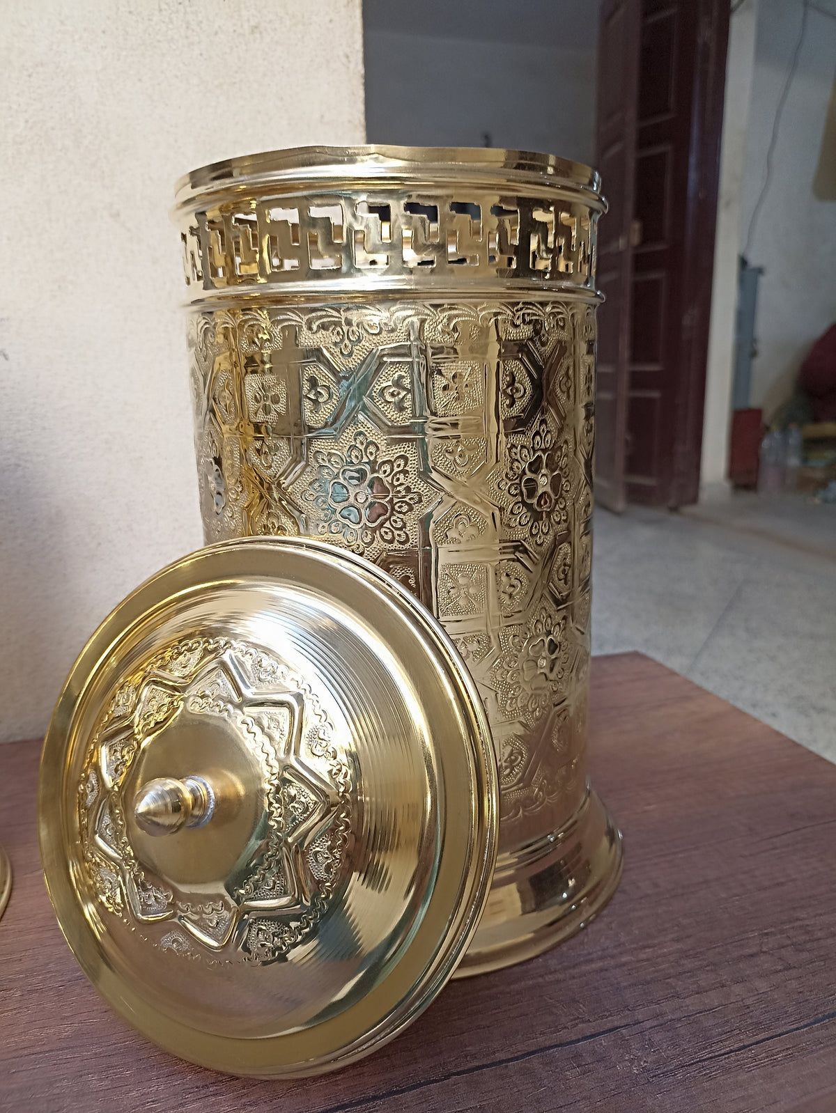 Elegant Moroccan Brass Bathroom Storage Basket & Engraved Waste Paper Bin - Exquisite Brass Decor for Your Bathroom - Unique Accessories