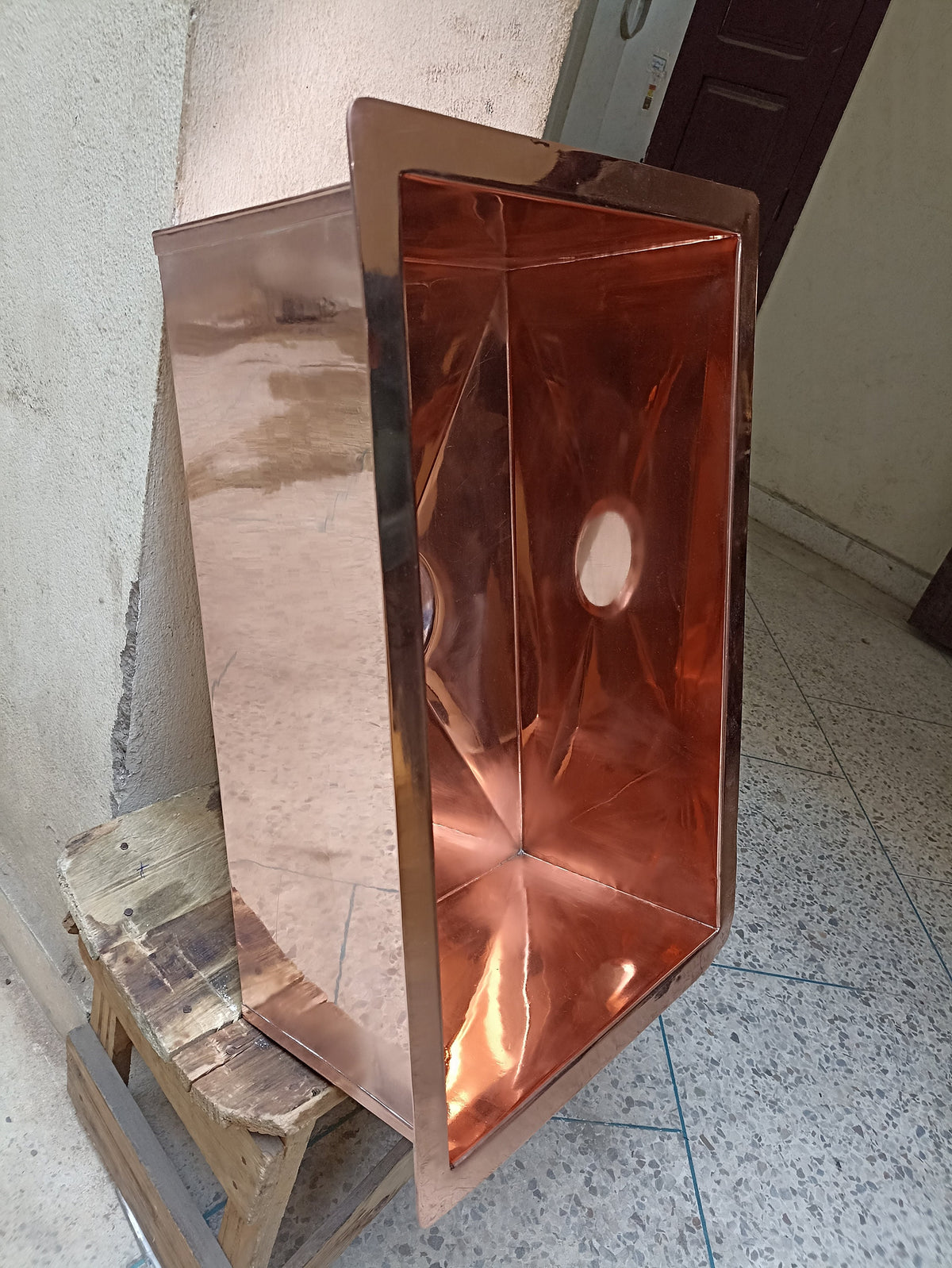 Moroccan Artisanal Elegance: Handcrafted Copper Sink for Timeless Beauty. Custom Sizes Available for Under Mount and Drop-in Styles.