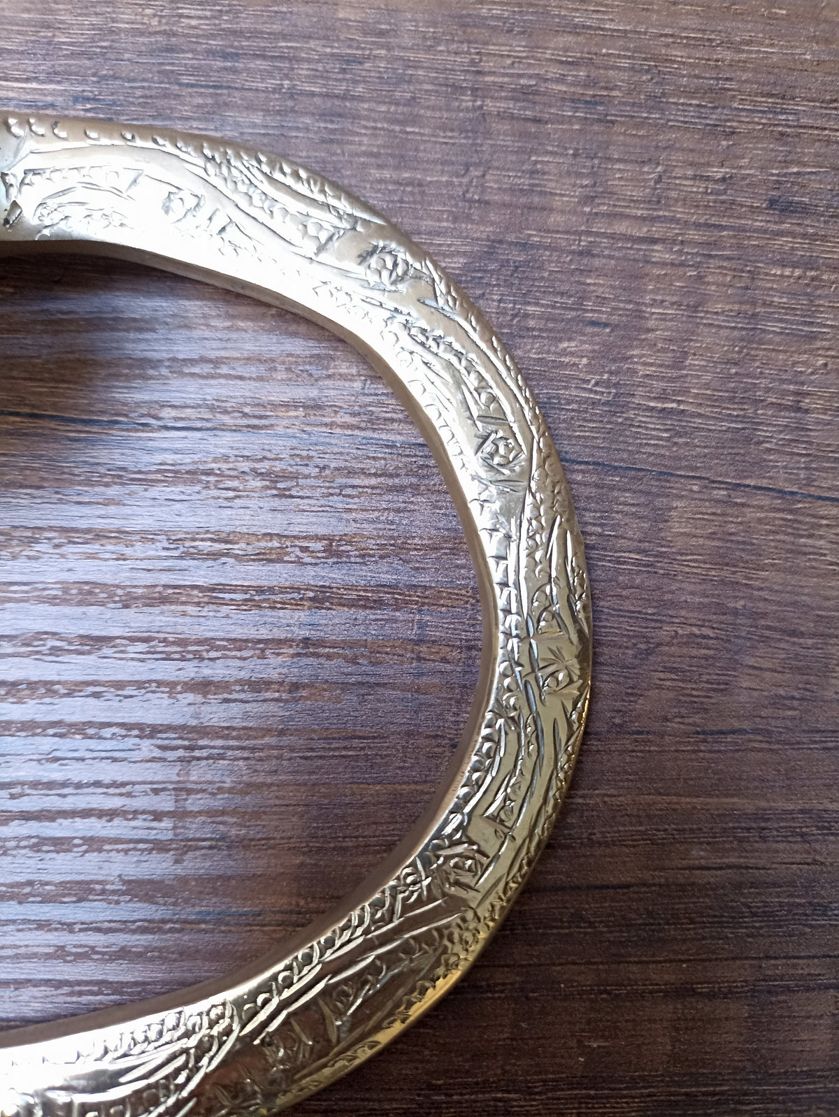 Polished Brass Wall-Mounted Toilet Paper Holder: Elegant Bathroom Décor