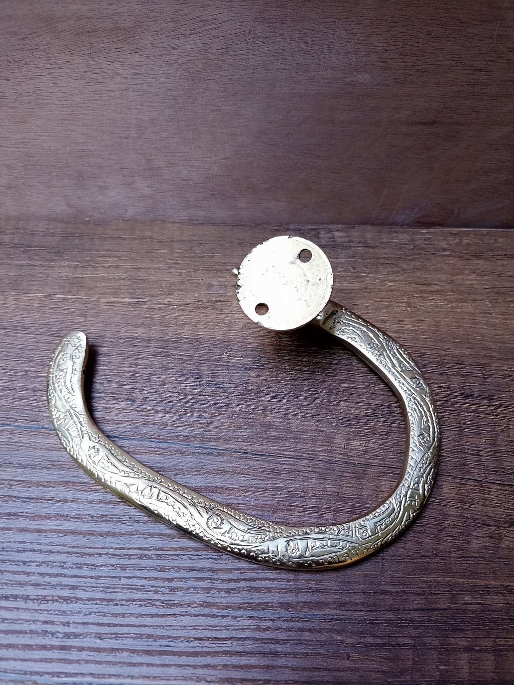 Polished Brass Wall-Mounted Toilet Paper Holder: Elegant Bathroom Décor