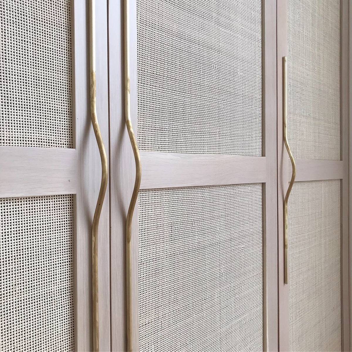 Agde Bronze Modern Curved Arch Cabinet Handles - Elevate Your Space