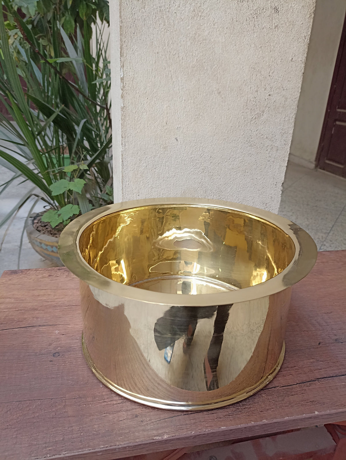 Handcrafted Round Brass Sinks: Ideal for Kitchen