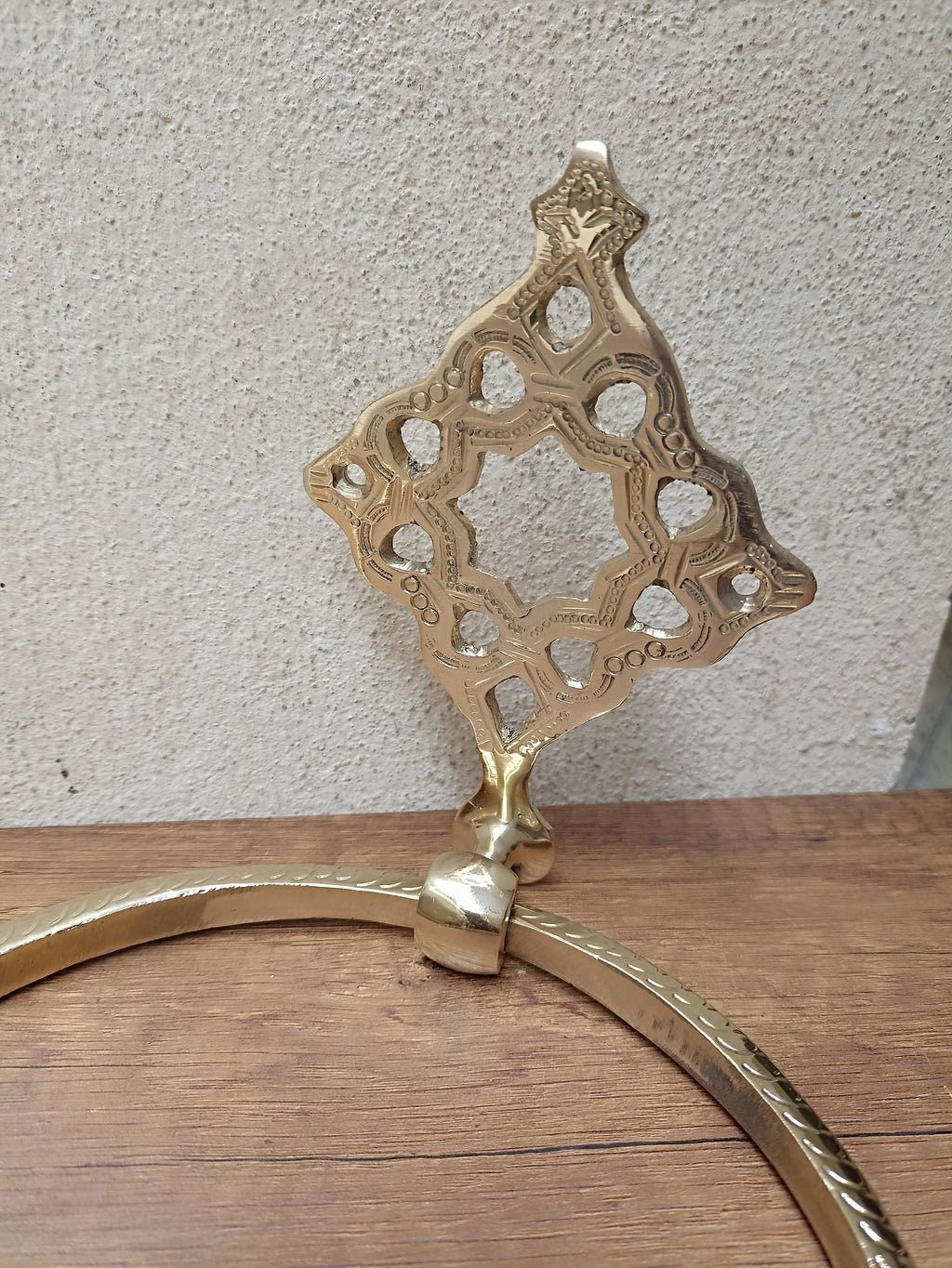 Handcrafted Brass Towel Holder: Artisan-Made Towel Ring