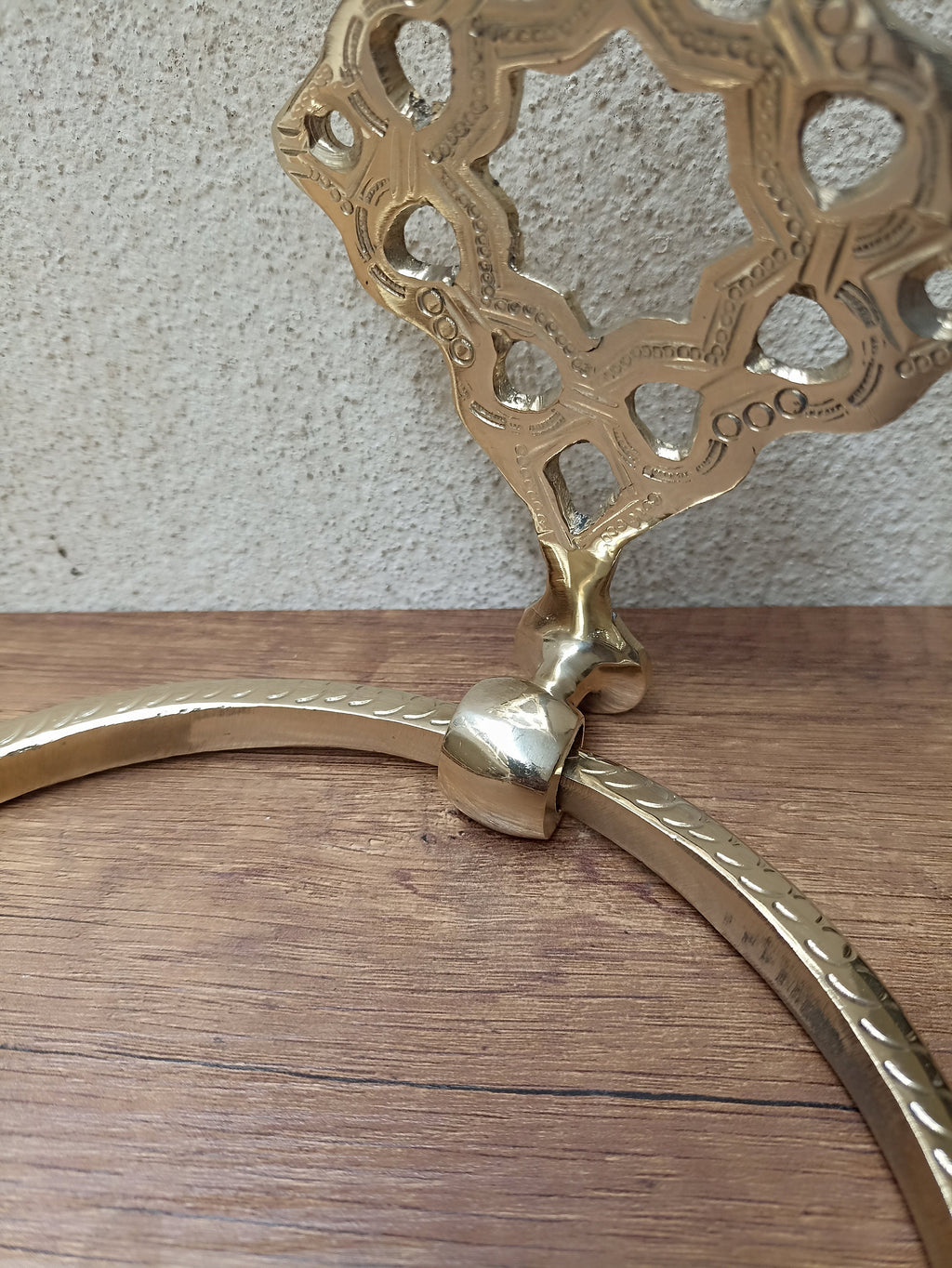 Handcrafted Brass Towel Holder: Artisan-Made Towel Ring