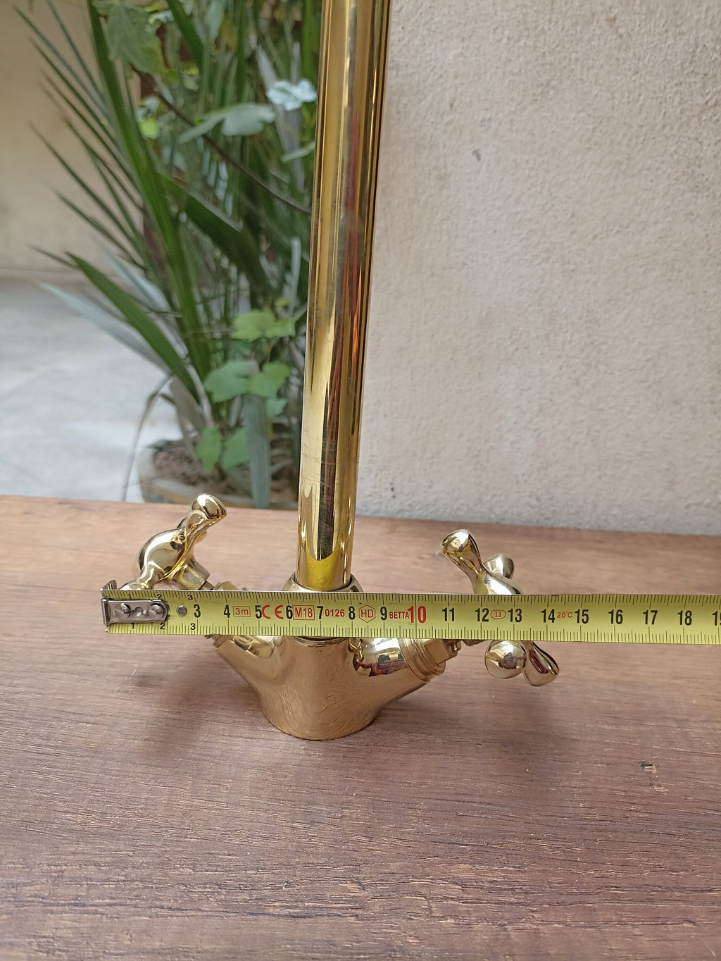 Brass gooseneck kitchen faucet