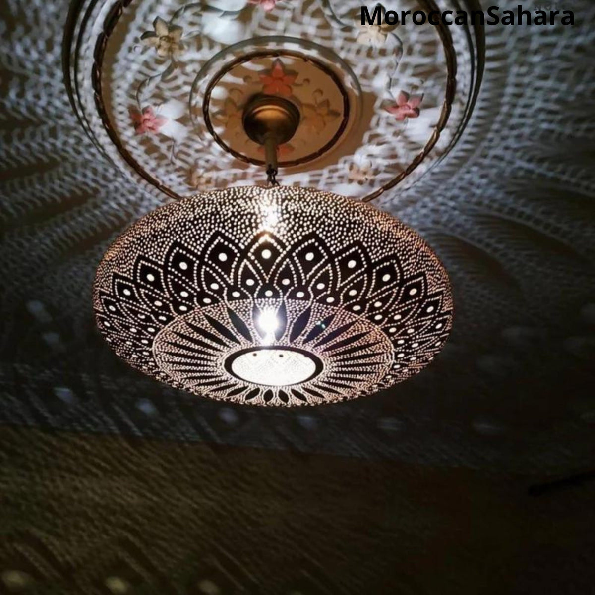 Moroccan Brass Pendant Light: Handcrafted Oriental Lamp