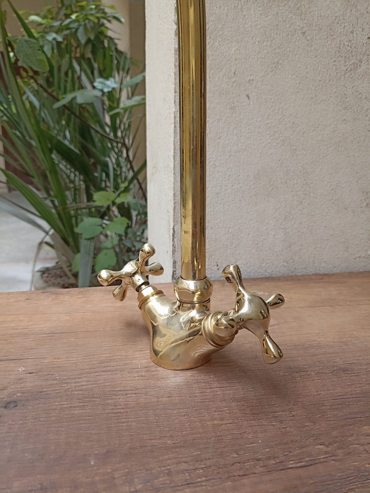 Brass gooseneck kitchen faucet