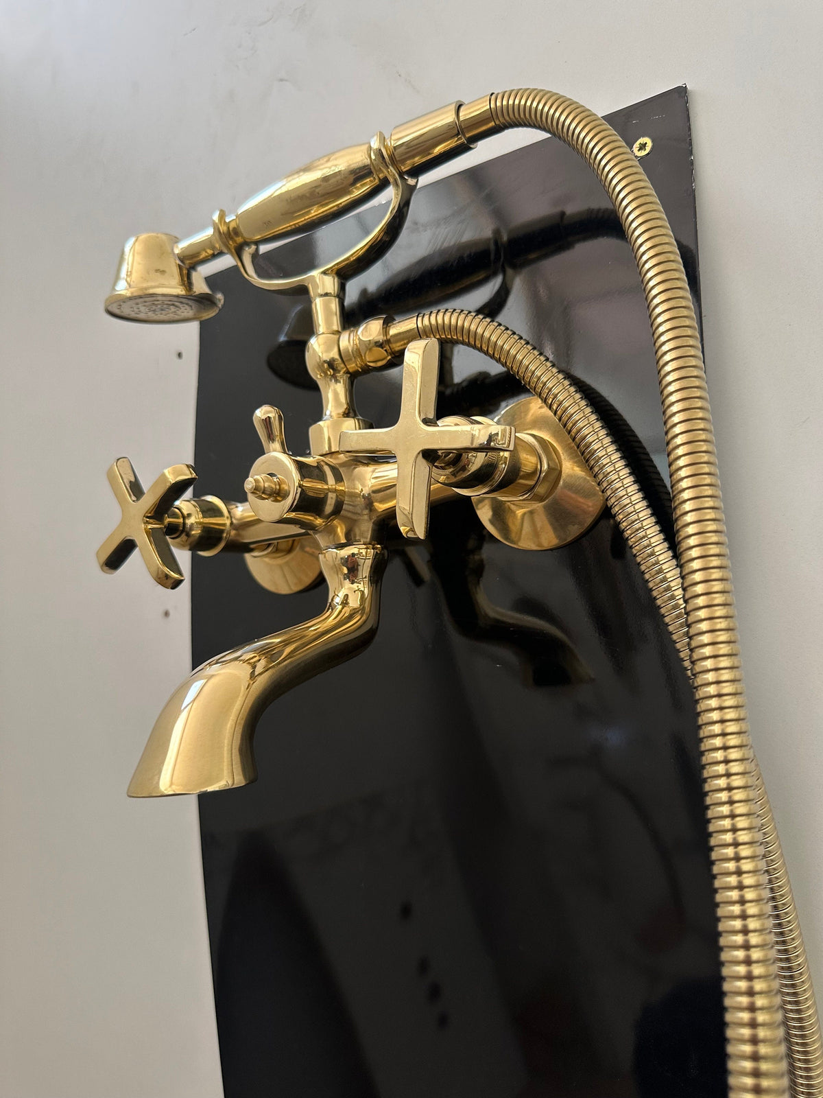 Unlacquered brass bath filler with hand sprayer