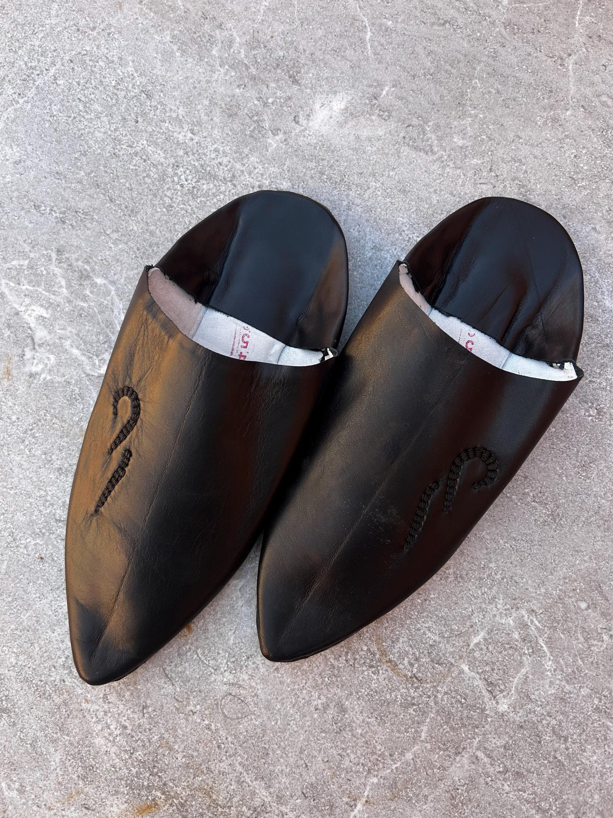 Artisan Moroccan Men’s Leather black Babouches, Hand-Stitched Sheepskin Slippers, Soft Leather Slides for Everyday Comfo