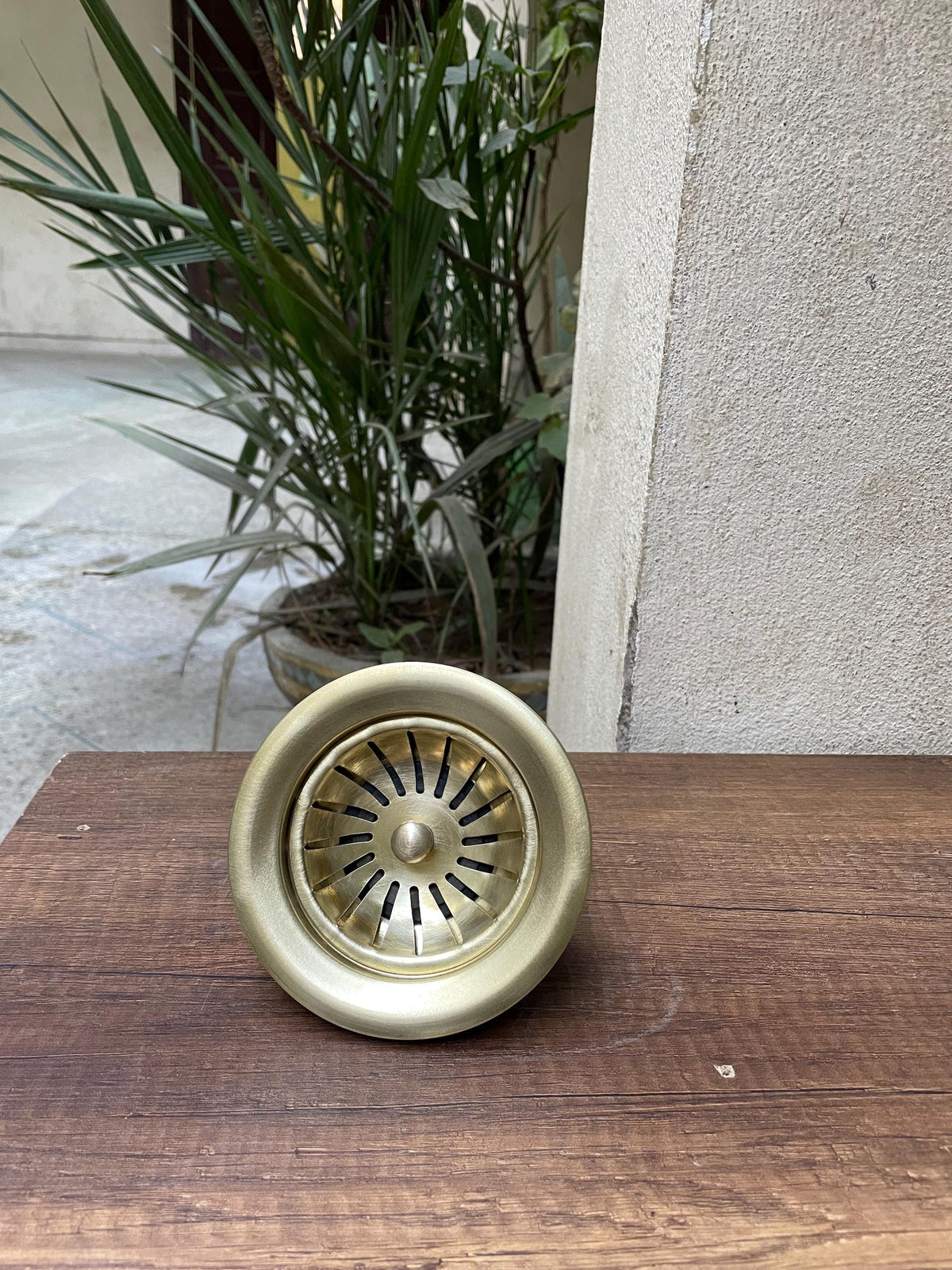 Unlacquered brass sink strainer and stopper for kitchen and bathroom sinks