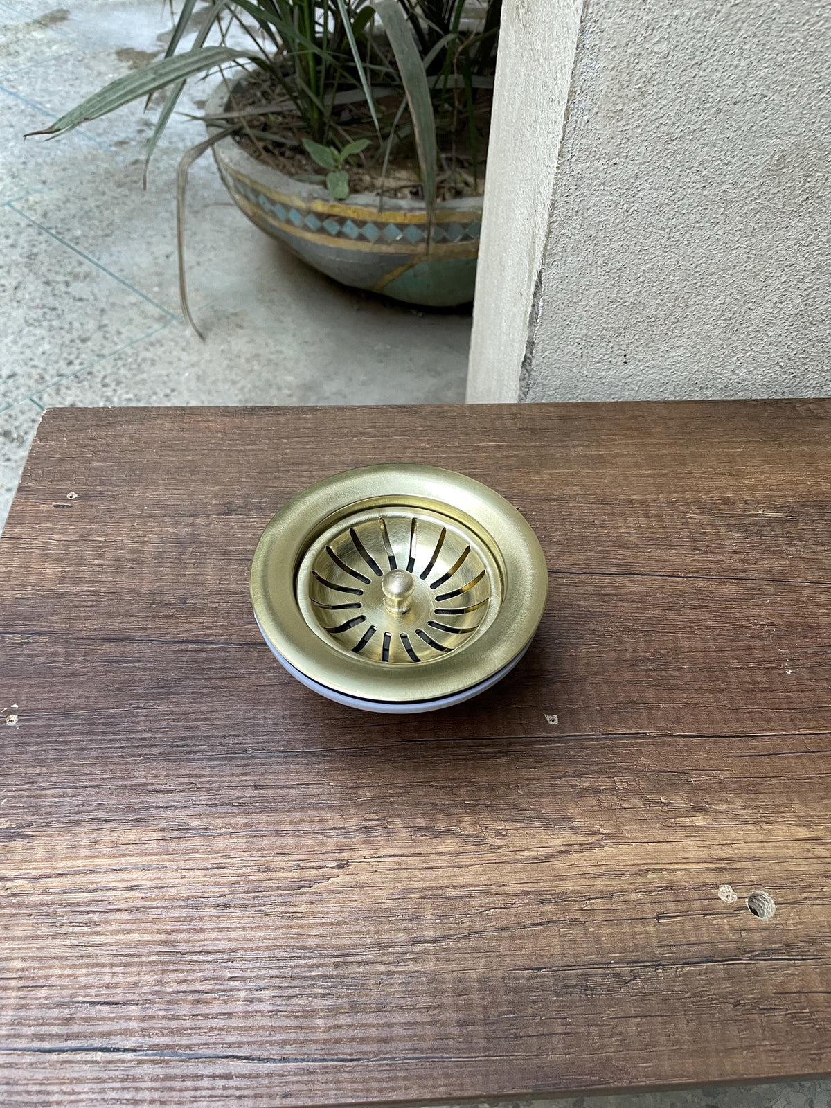 Unlacquered brass sink strainer and stopper for kitchen and bathroom sinks