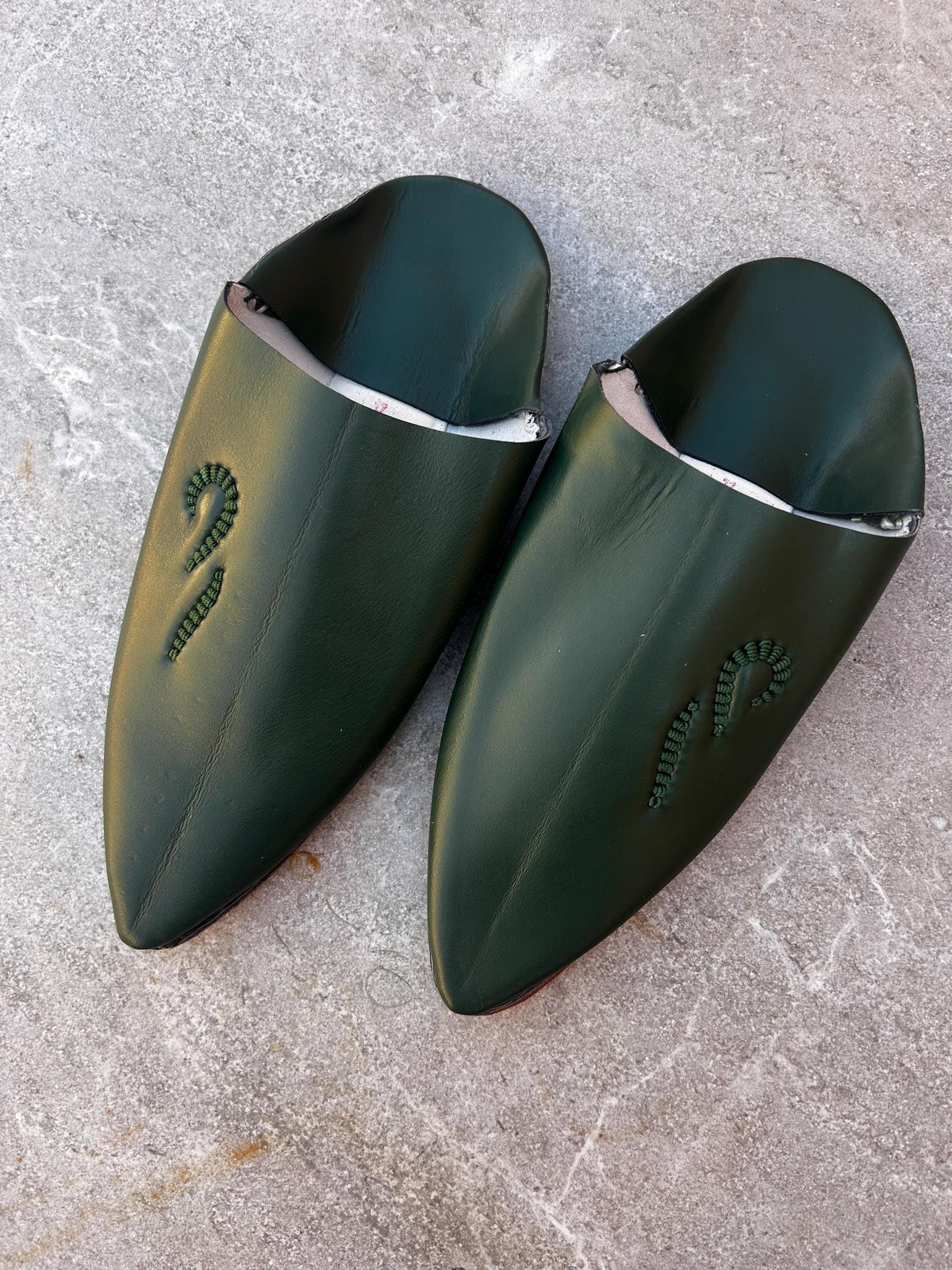 Artisan Moroccan Men’s Leather Green Babouches, Hand-Stitched Sheepskin Slippers, Soft Leather Slides for Everyday Comfo