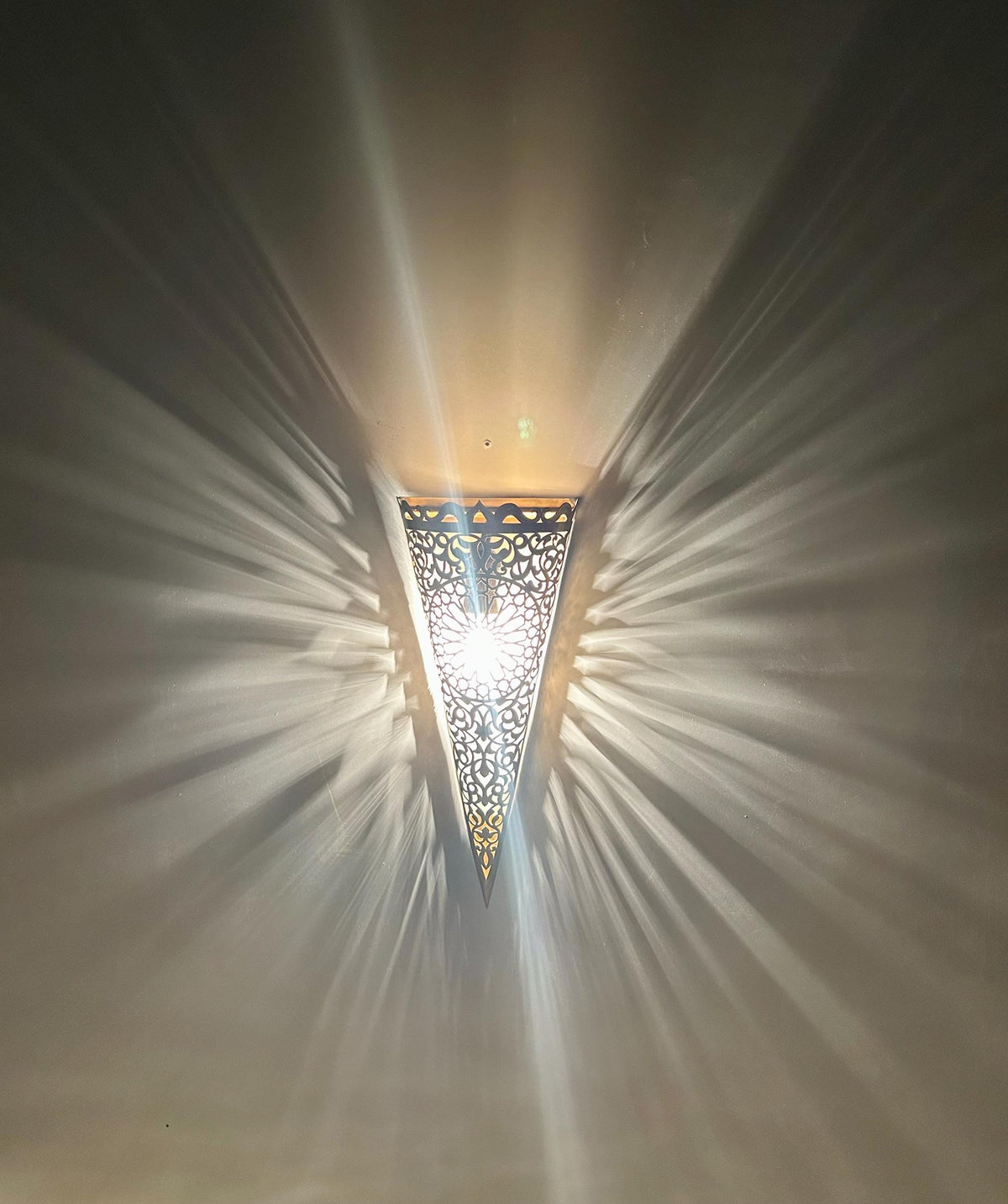 Handcrafted Moroccan Wall Sconce: Luxurious Brass Lighting . Art Deco and Bohemian Design for Indoor Outdoor Décor .moro