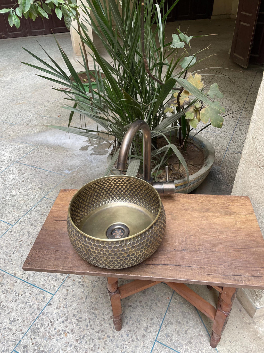Hand hammered round solid brass kitchen sink