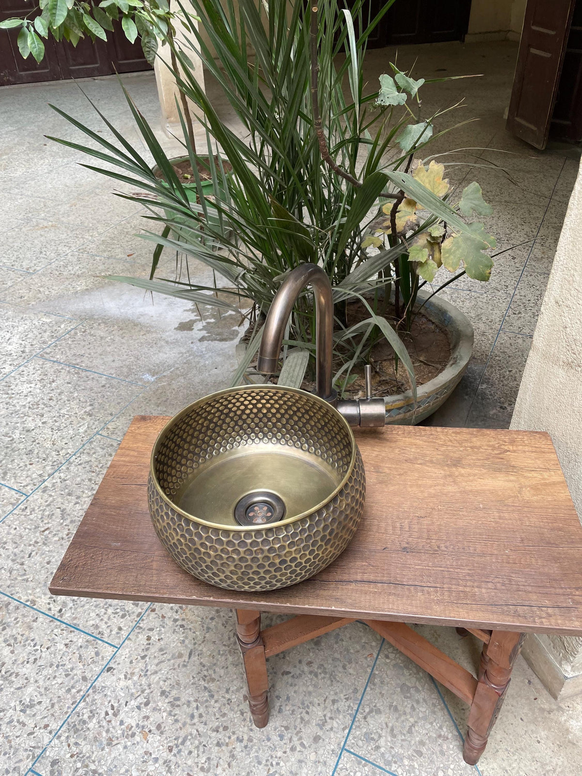 Hand hammered round solid brass kitchen sink