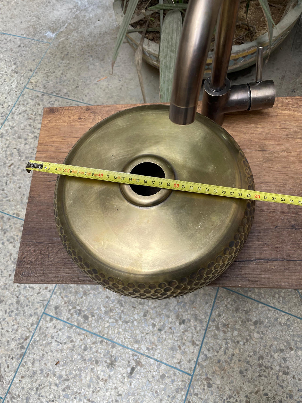 Hand hammered round solid brass kitchen sink