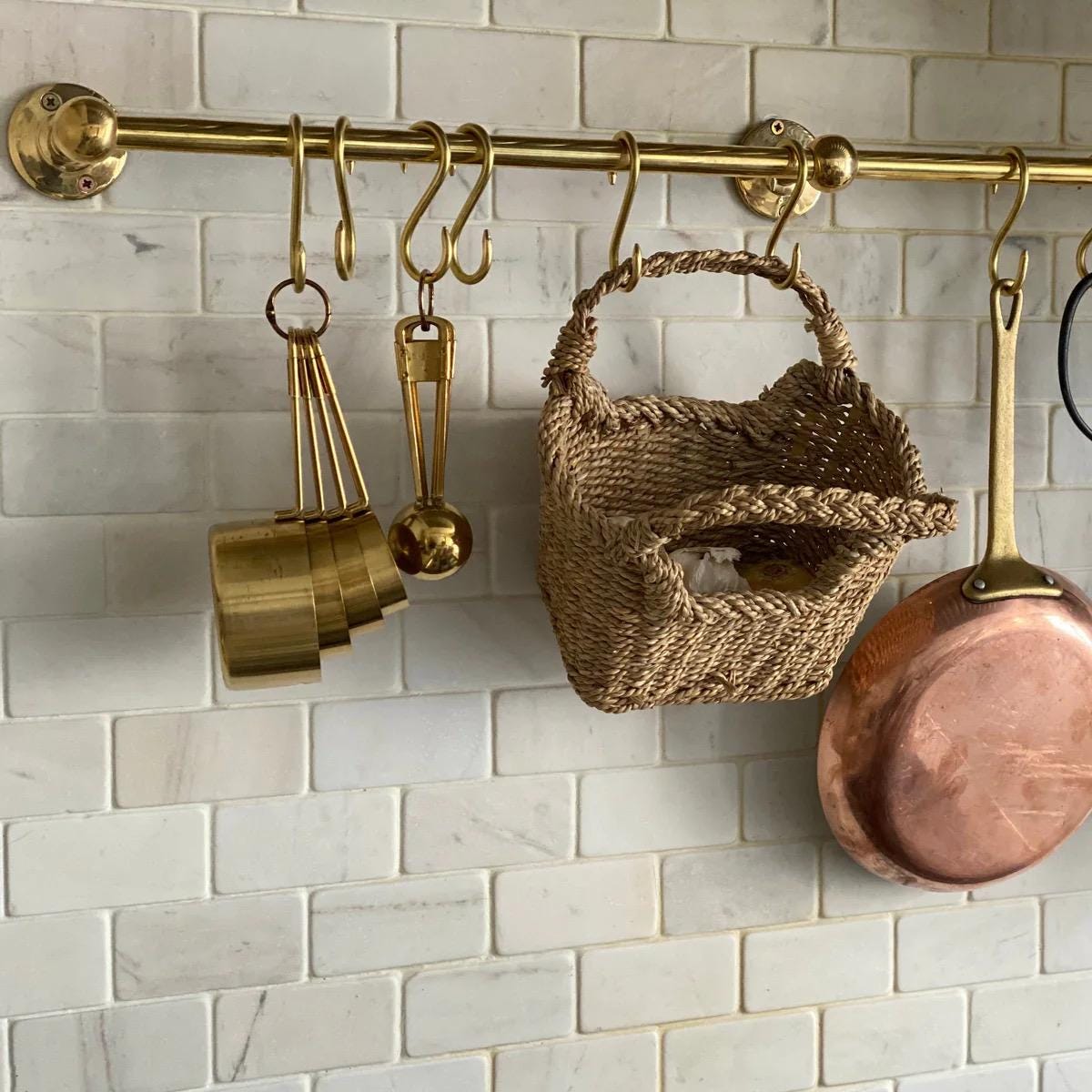 Solid Brass Hanging Pot Rack – Antique Brass Kitchen Rail with Hooks, Wall-Mounted Pan Organizer Solution.Solid Brass Po