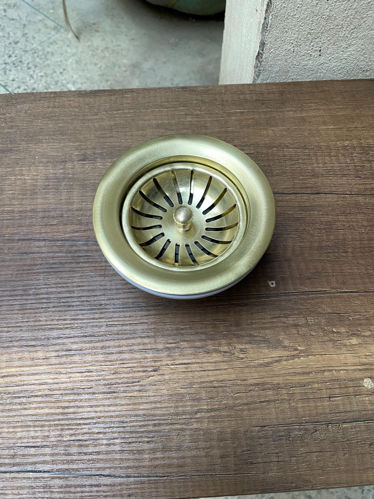 Unlacquered brass sink strainer and stopper for kitchen and bathroom sinks