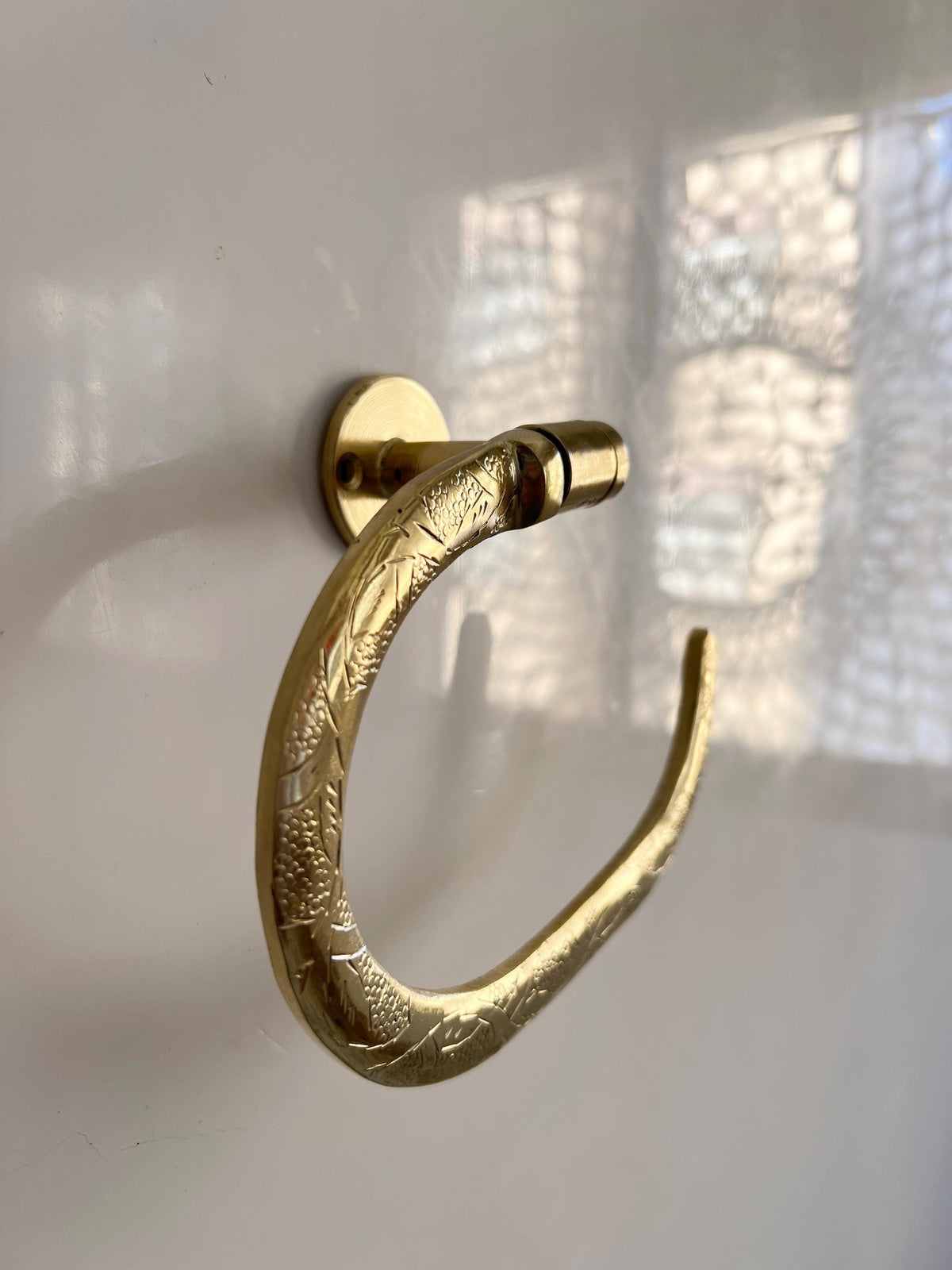 Unlacquered Brass Toilet Paper Holder, Handcrafted Solid Brass Tissue Holder, Elegant Wall-Mounted Toilet Roll Holder fo