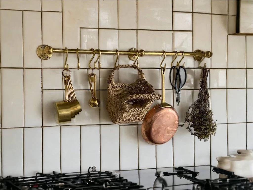 Unlacquered Solid Brass Hanging Pot Rack – Antique Brass Kitchen Rail with Hooks, Wall-Mounted Pan Organizer Solution.So