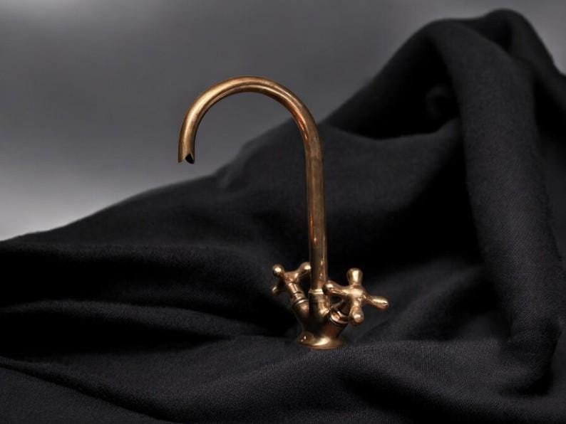 Handcrafted Copper Gooseneck Bathroom Faucet: Unlacquered Single Hole Sink
