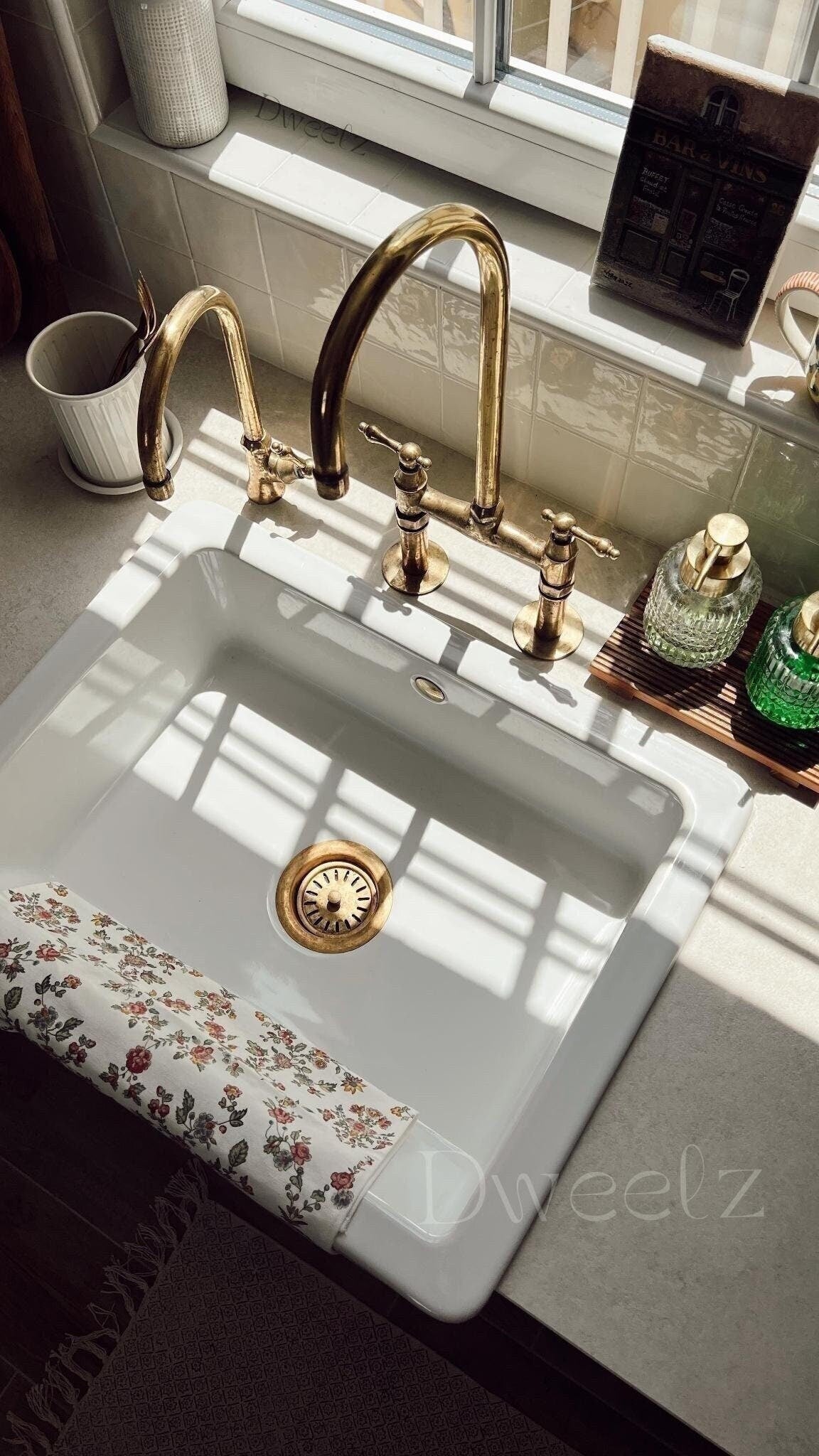 Unlacquered brass sink drain: removable filter basket