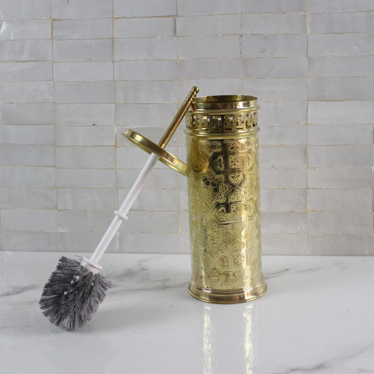 Unlacquered Brass Toilet Brush Set – Hand-Engraved Vintage Bathroom Organizer with Hygienic Lid & Durable Brush