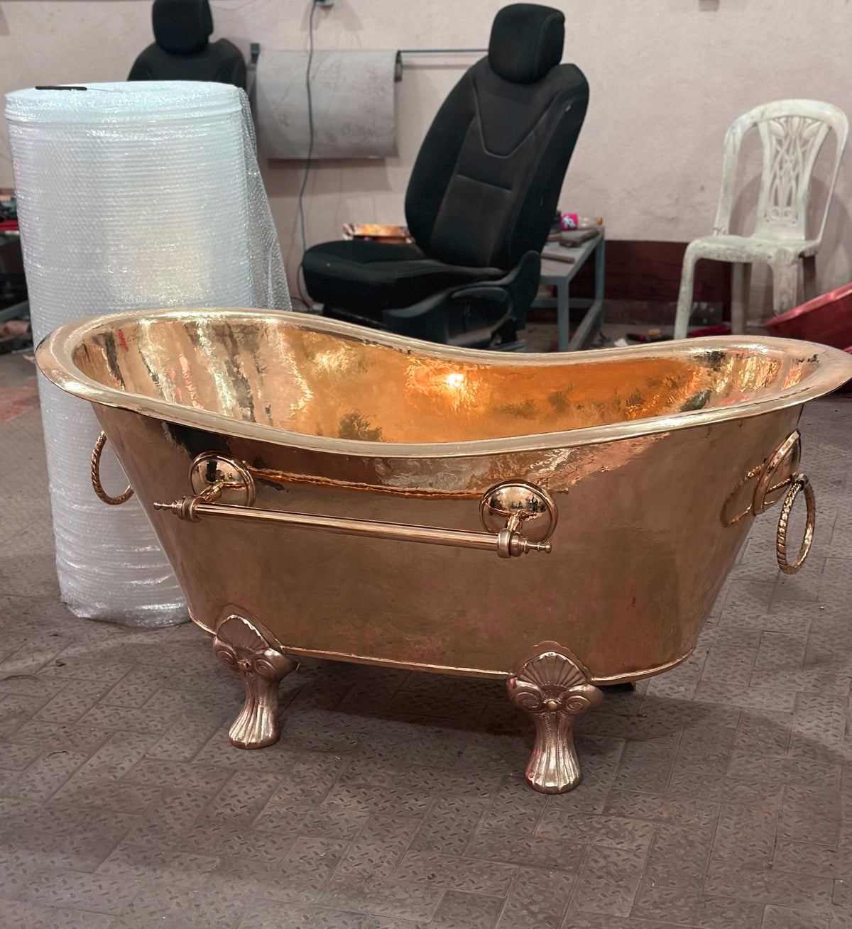 Handcrafted Shiny Copper Bathtub,Clawfoot Copper BathtubWith Towel rings and bar, Custom Size Bathutb