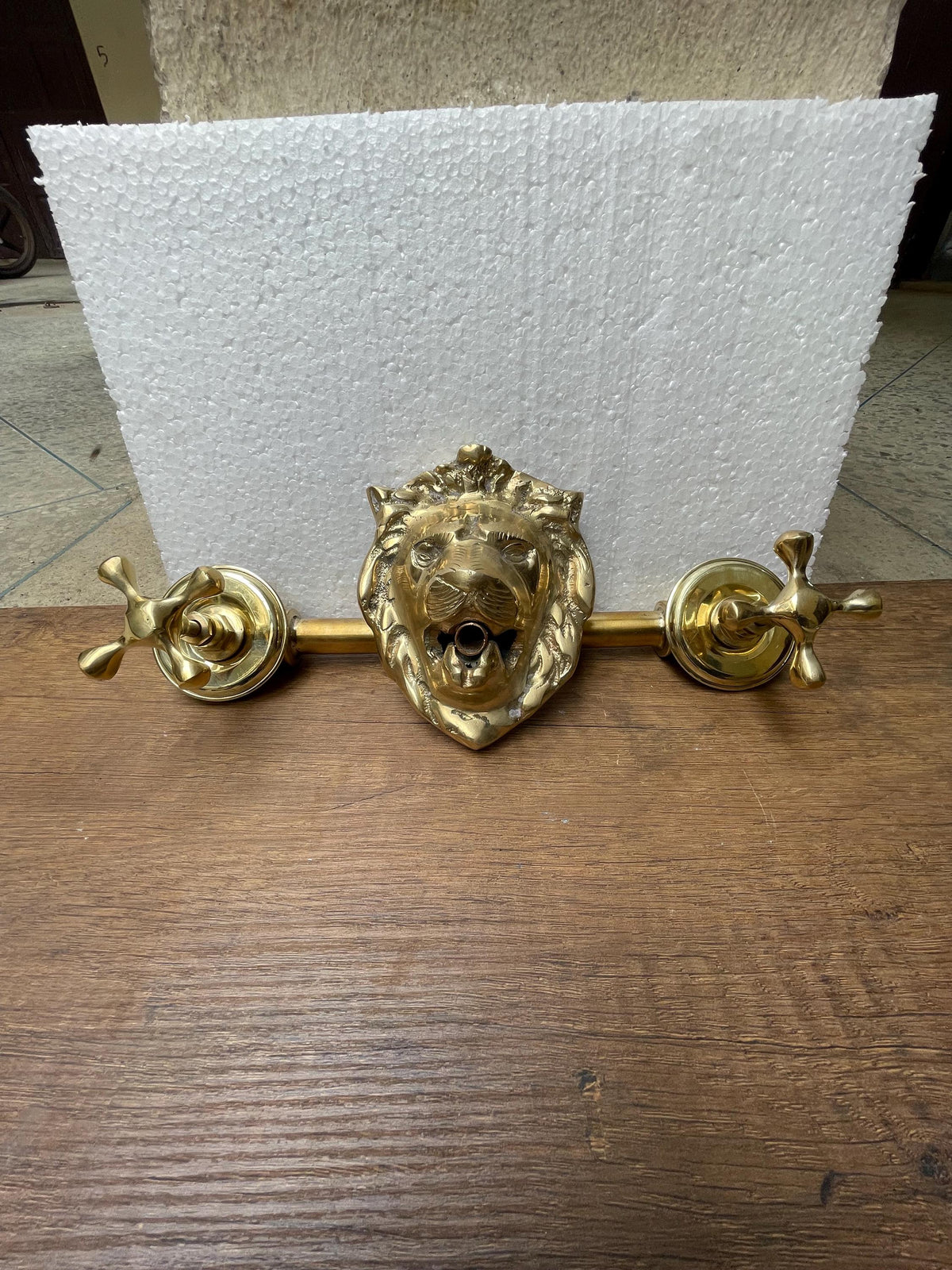 Exquisite Moroccan Wall-Mounted Brass lion Head Faucet - Enchant Your Garden with Artistic Elegance