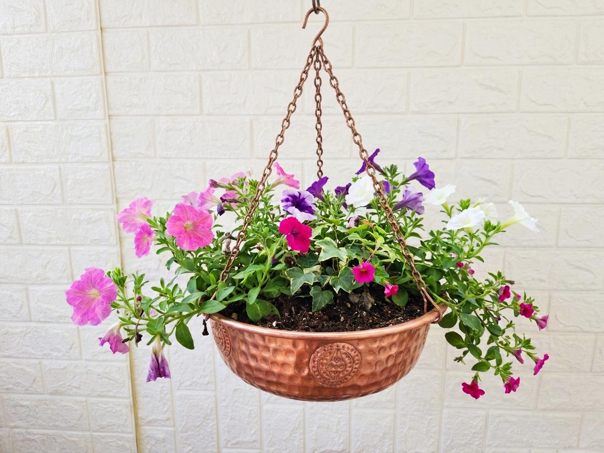 Solid Copper Hanging Basket, Hammered Hanging Flower Pot with Chain, Rustic Outdoor Patio Decor, Indoor Plant Hanger, Bo