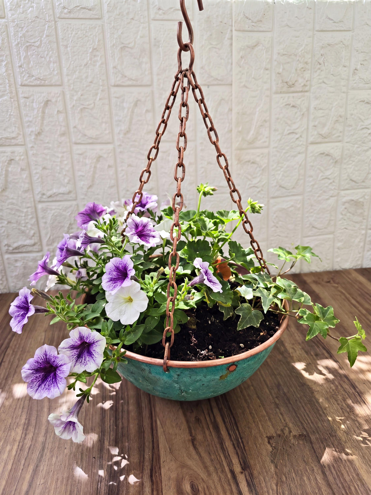 Hanging Plant Basket, Round Hammered Copper Planter with Verdigris Finish, Decorative Chain Flower Pot for Balcony